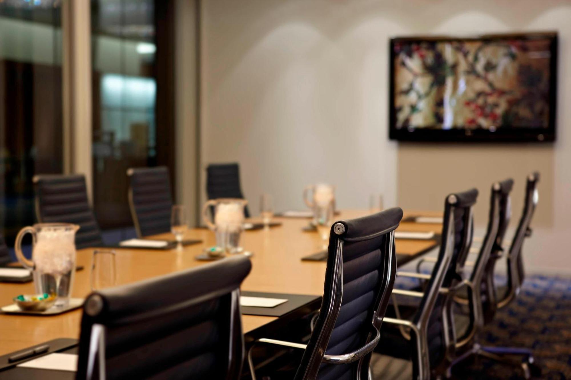 Hotel Marriott Montreal Airport In-terminal 4*