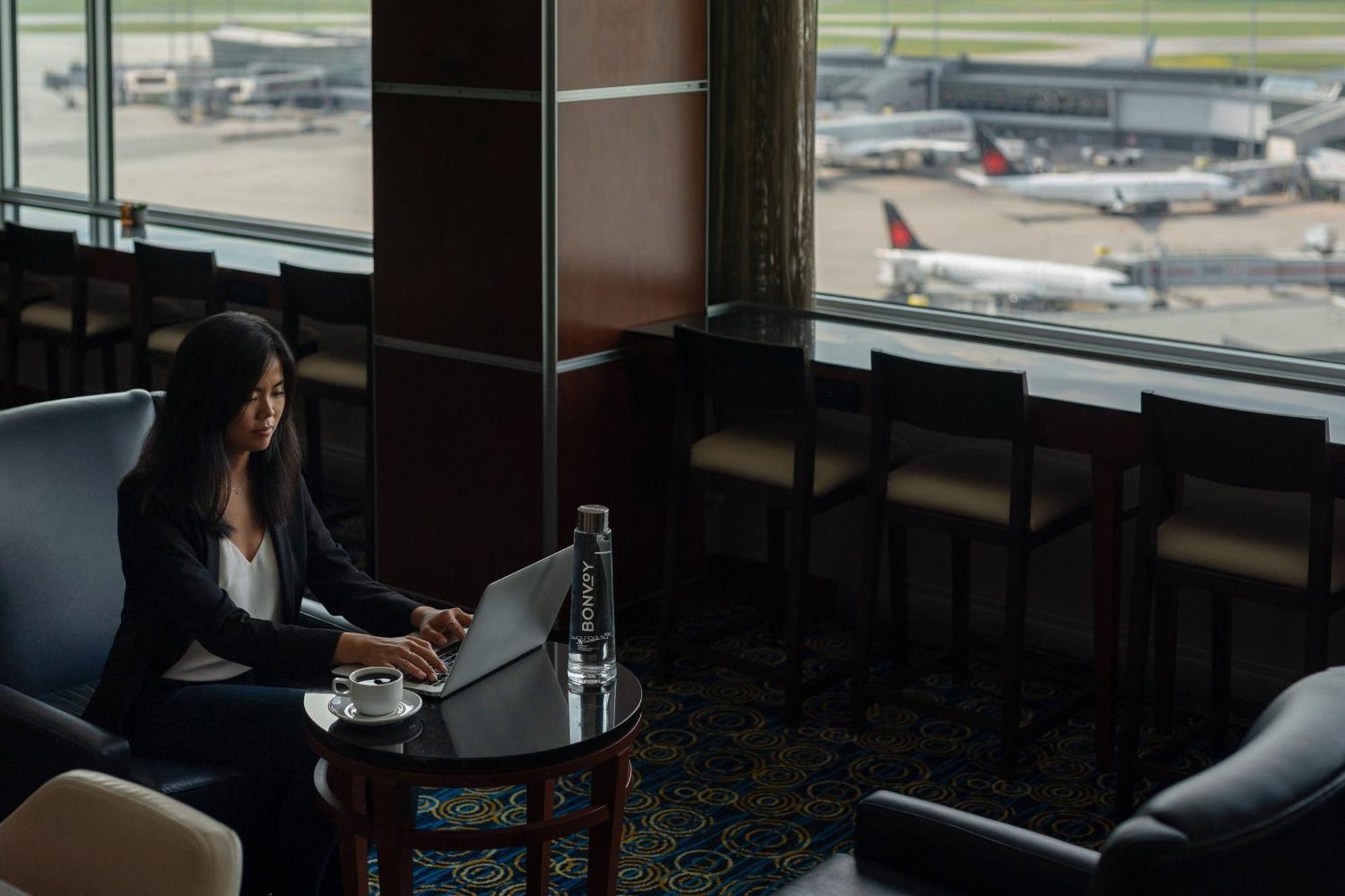 Marriott Montreal Airport In-terminal Hotel 4*
