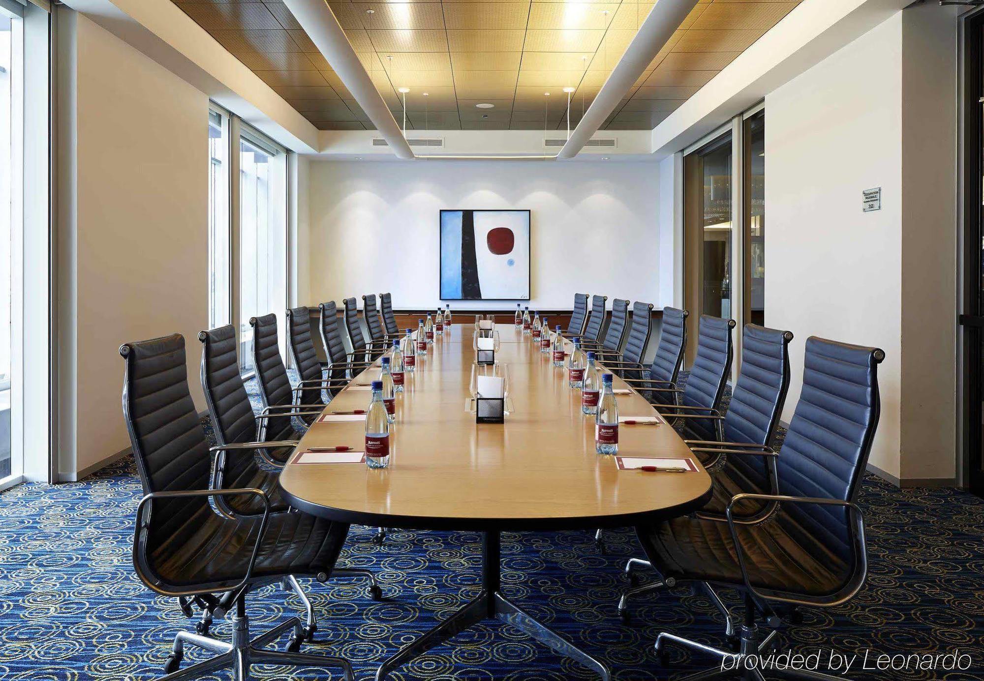 Marriott Montreal Airport In-terminal Hotel 4*