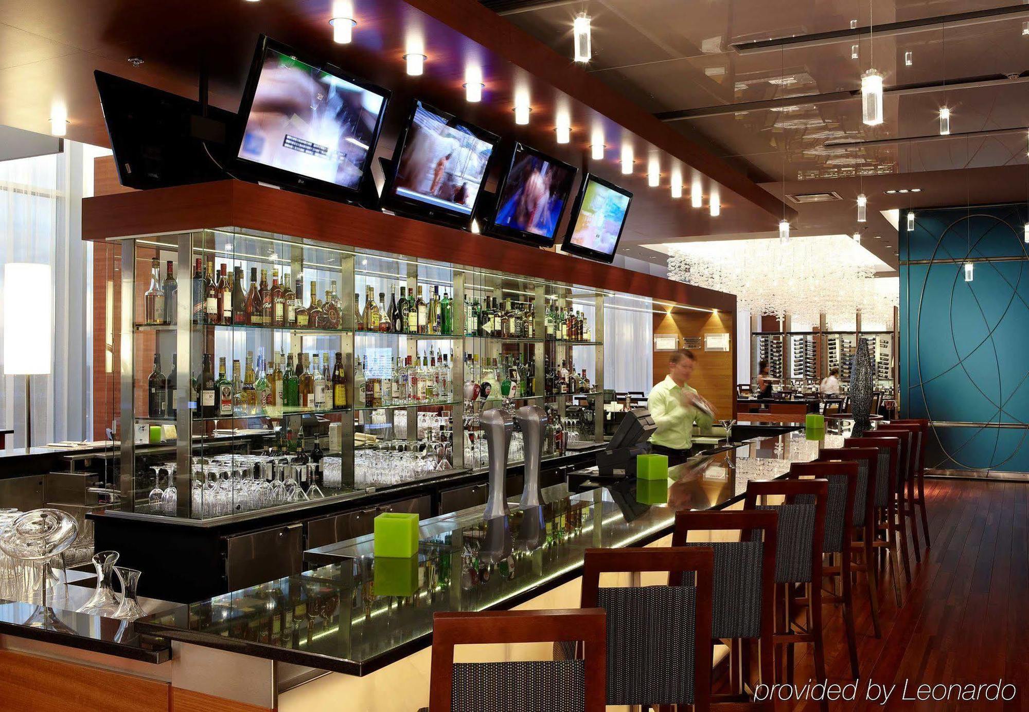 Hotel Marriott Montreal Airport In-terminal 4*