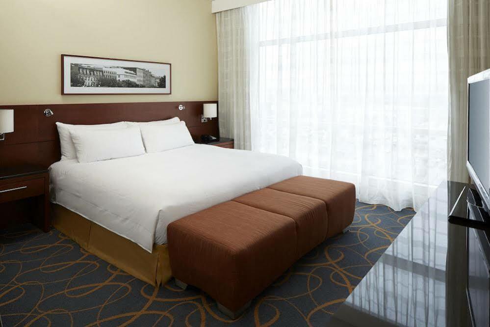 Marriott Montreal Airport In-terminal Hotel 4*