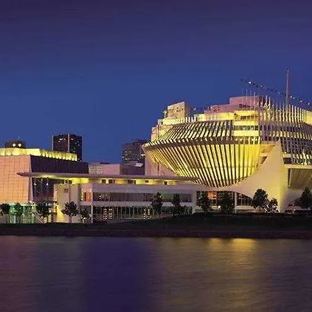 Marriott Montreal Airport In-Terminal Hotel 