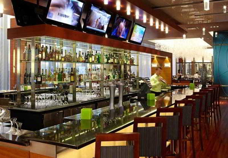 Hotel Marriott Montreal Airport In-terminal 4*