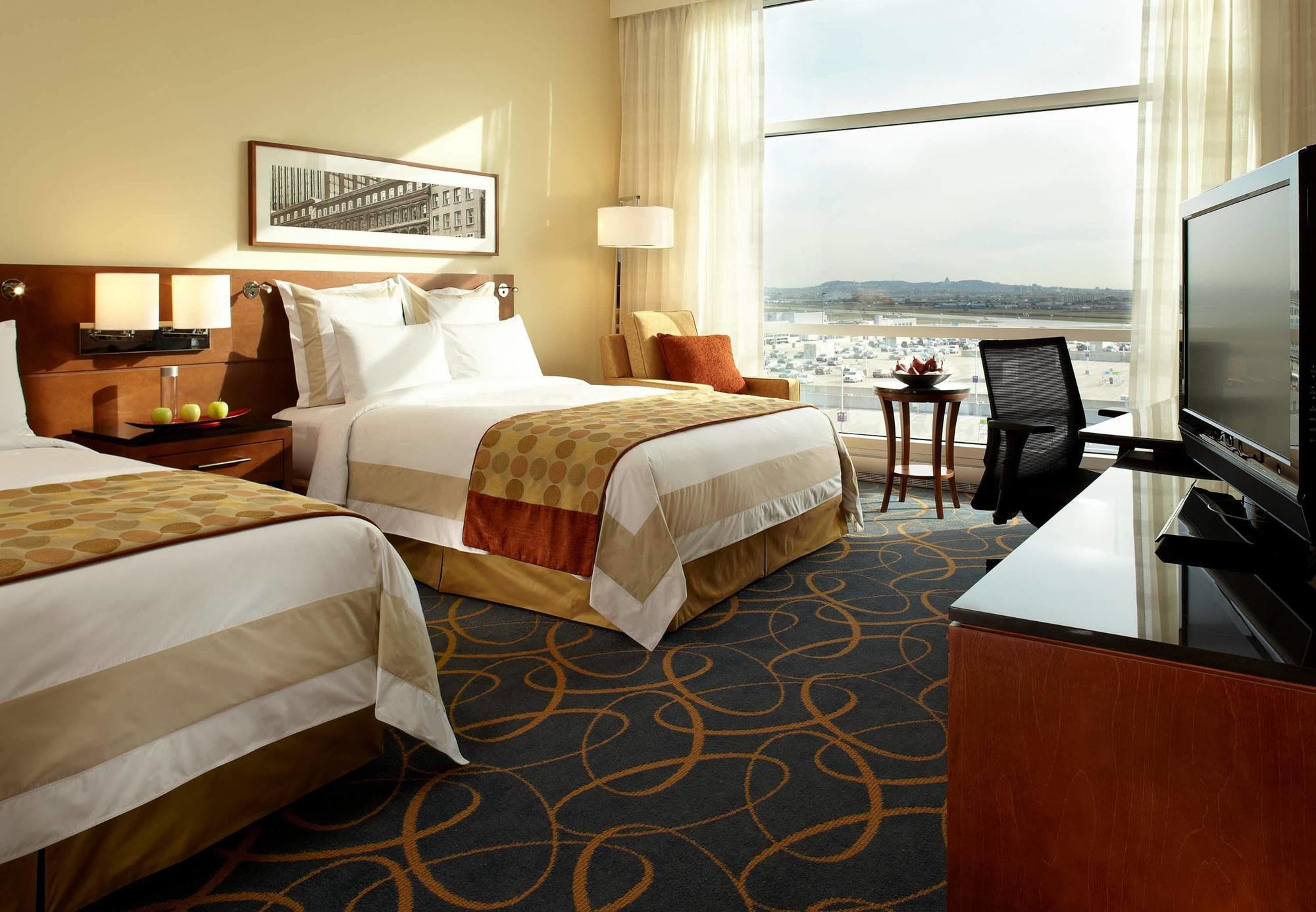 Hotel Marriott Montreal Airport In-terminal 4*